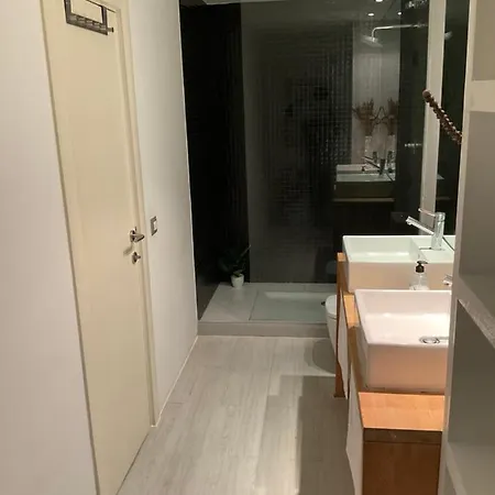 Y Bano En Planta Independiente En Centro De